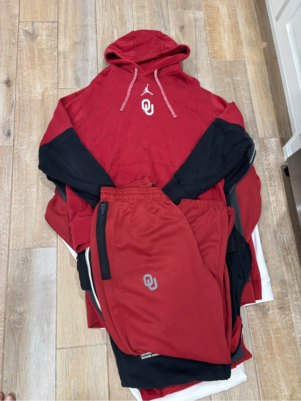 Air Jordan Oklahoma Sooners Basketball Team Exclusive Jumpsuit Size Large (L)